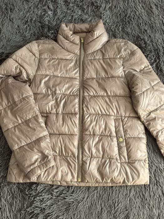 Преходно яке в бежев цвят