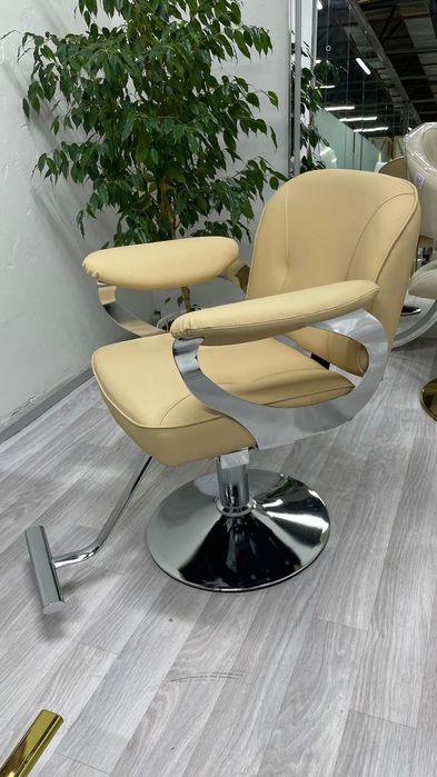 Парикмахерское кресло