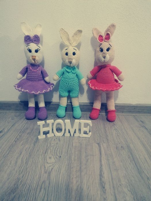 Iepurași croșetați manual