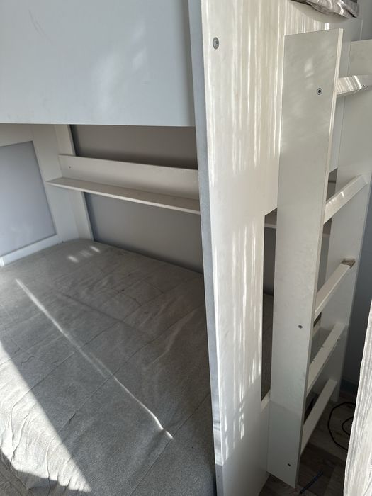 Двухьярусная кровать