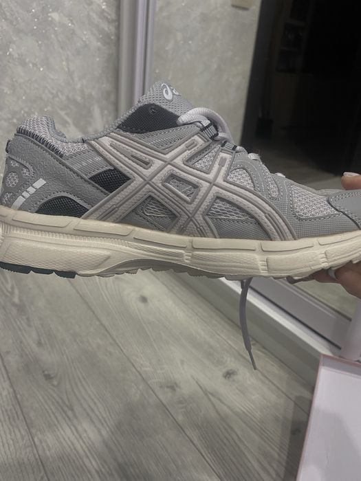 продам кроссовки asics