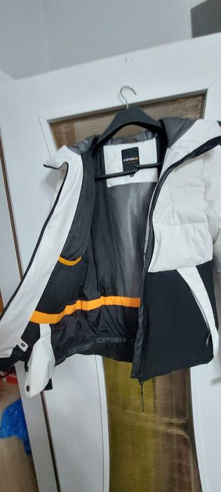 Продавам дамско ски яке ICEPEAK