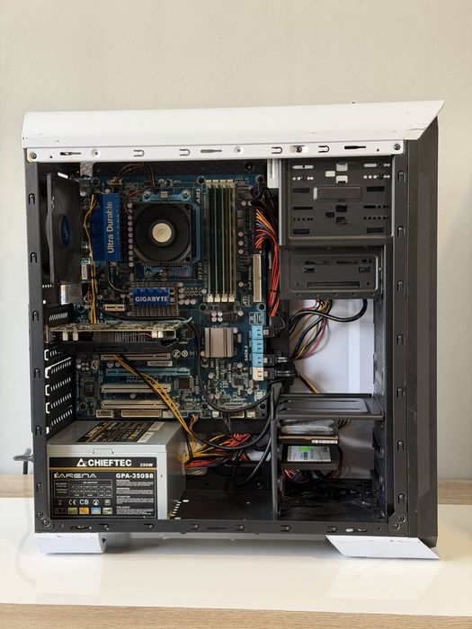 Геймърски компютър AMD Athlon II X3 425 | R7 250 | 32GB RAM