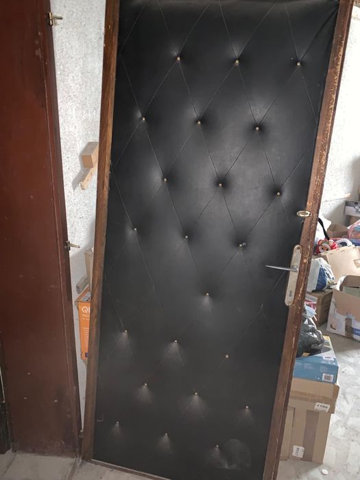 Тежка кожена врата от СОЦ времето