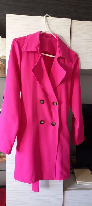 Vând  trenci mărimea M