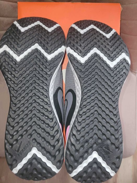 Nike Revolution 5 Marime: 40 Noi