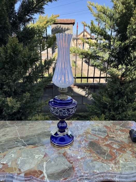 Lampa din portelan albastru cobalt - abajur sticla opal
