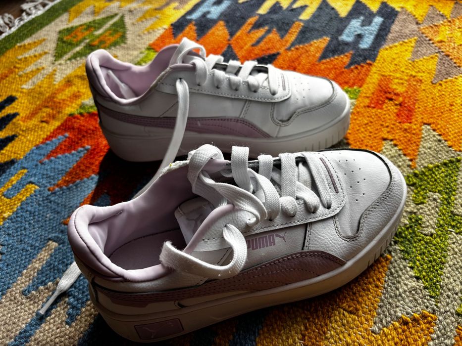 Adidași marca PUMA pentru fete