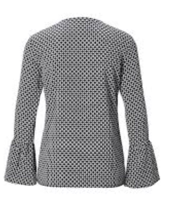 Блузка с рукавами воланами