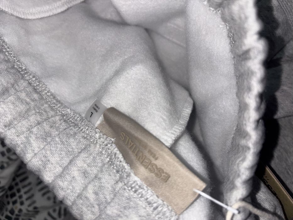 Vand Compleu Essentials Nou cu eticheta