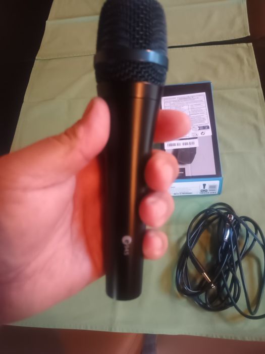 Microfon E945  cu fir