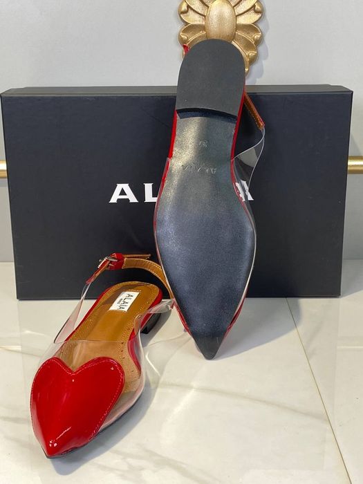Нови обувки Alaia със сърца