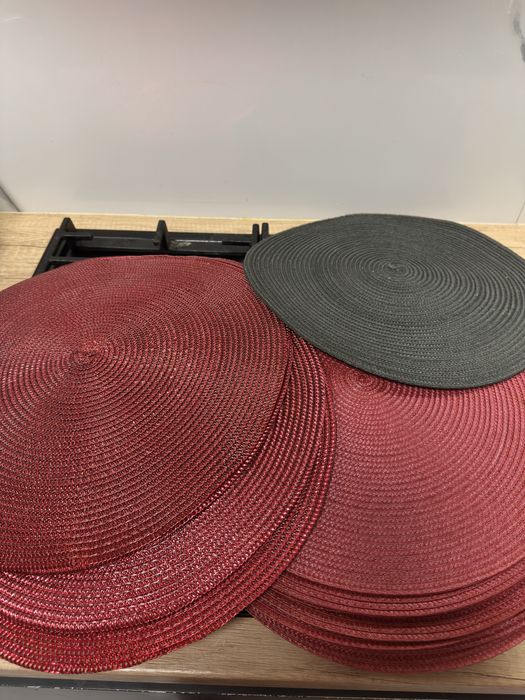 Сервировачные скатерть под тарелки