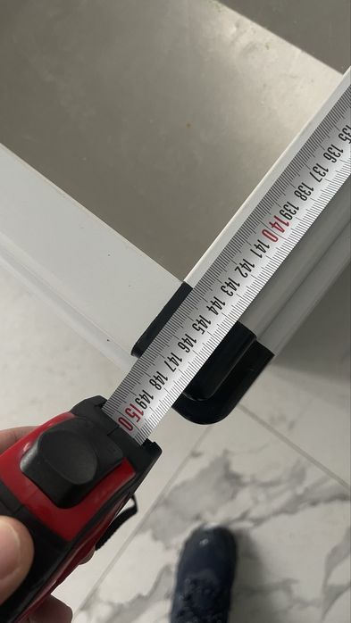 Стол для кассы.