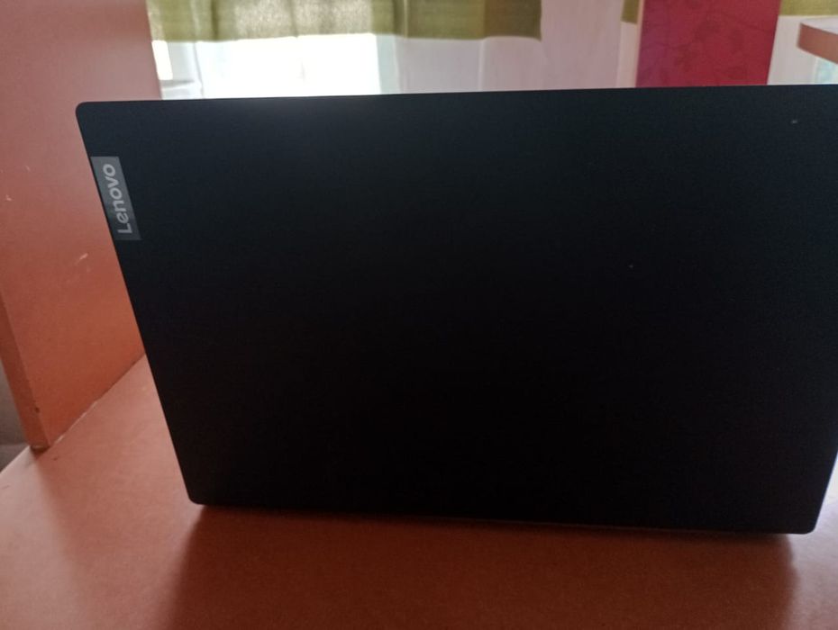 Продам ноутбук в хорошем состаяние