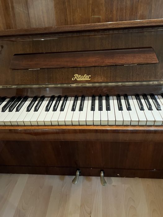 Продам пианино Rosler в отличном состоянии