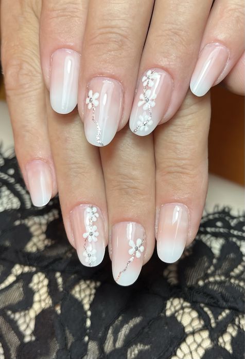 Nail Tech/ Nail Artist