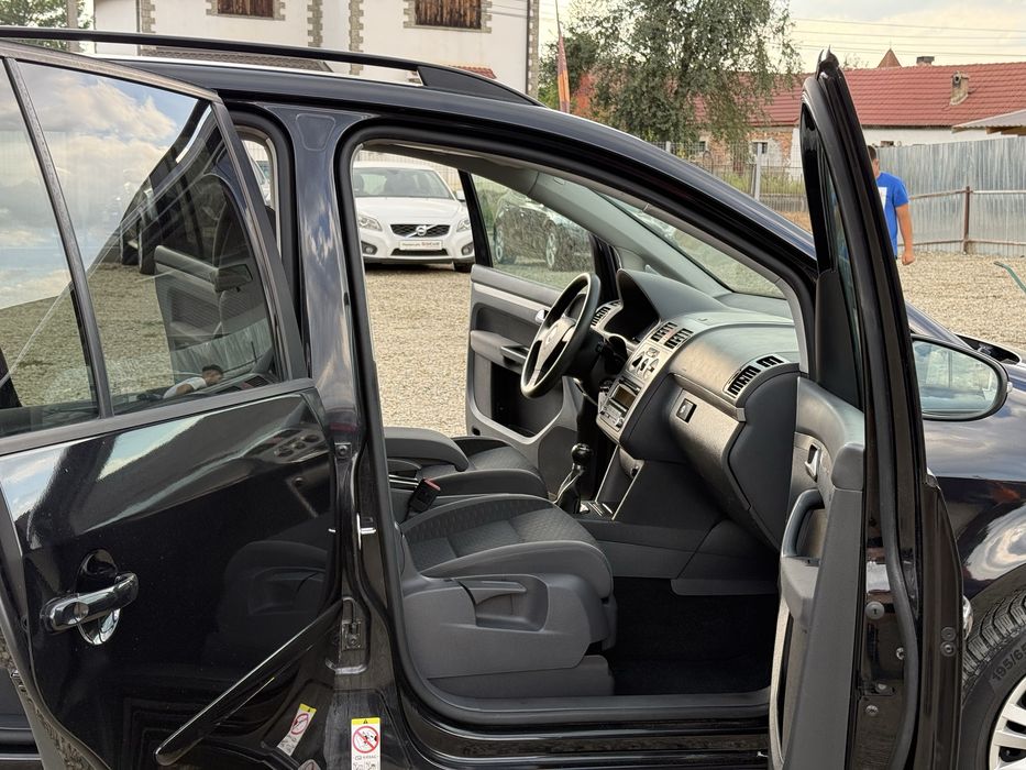 Volkswagen Touran 1.9 TDI 105 CP 6 Trepte 11/2009 SE POATE IN RATE
