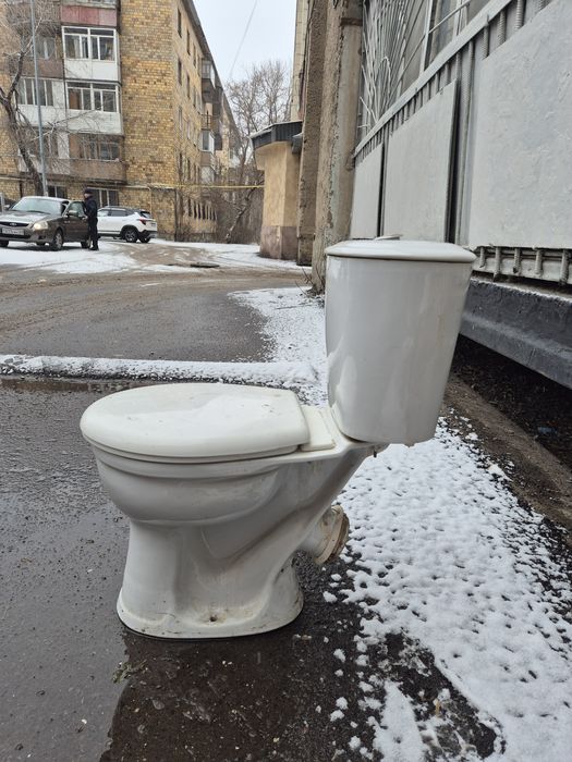 Продаю хороший унитаз