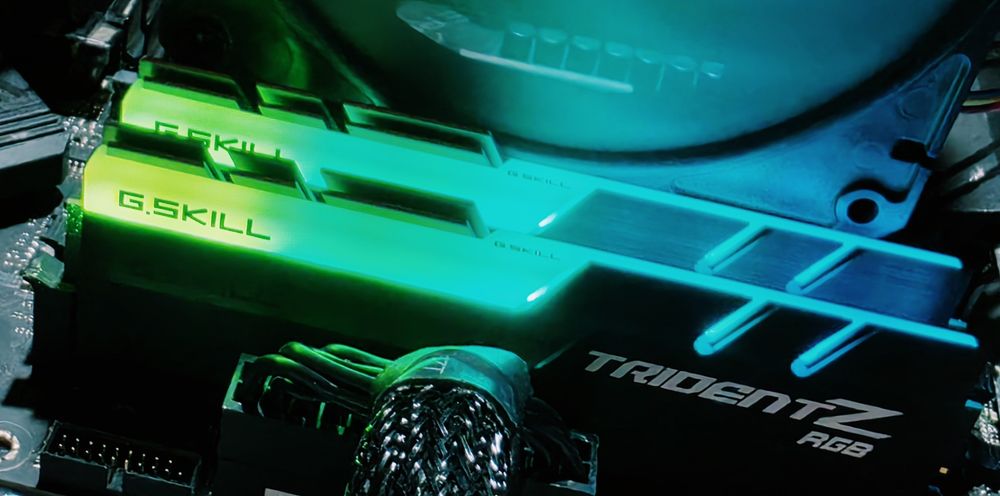 16GB RAM DDR4 3200MHz CL14 Trident Z RGB
