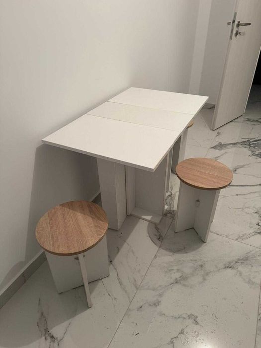 Masă rabatabilă cu tabureți