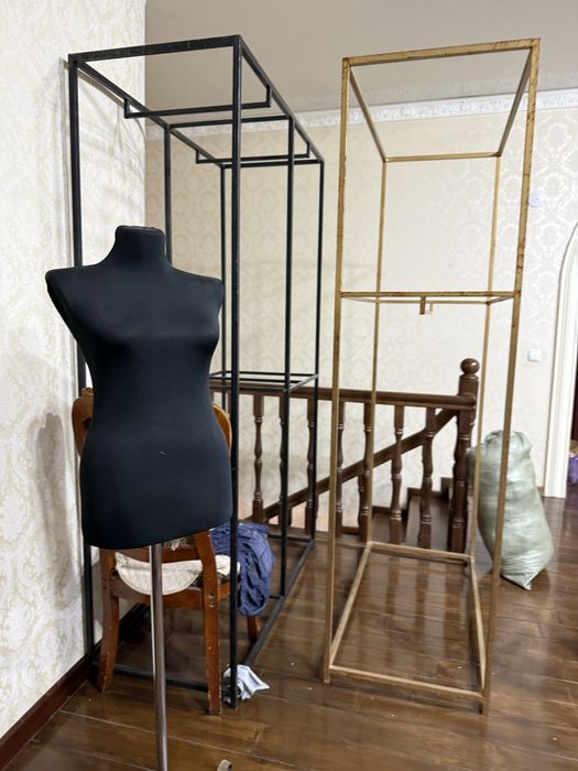 Полки для бутика, манекен