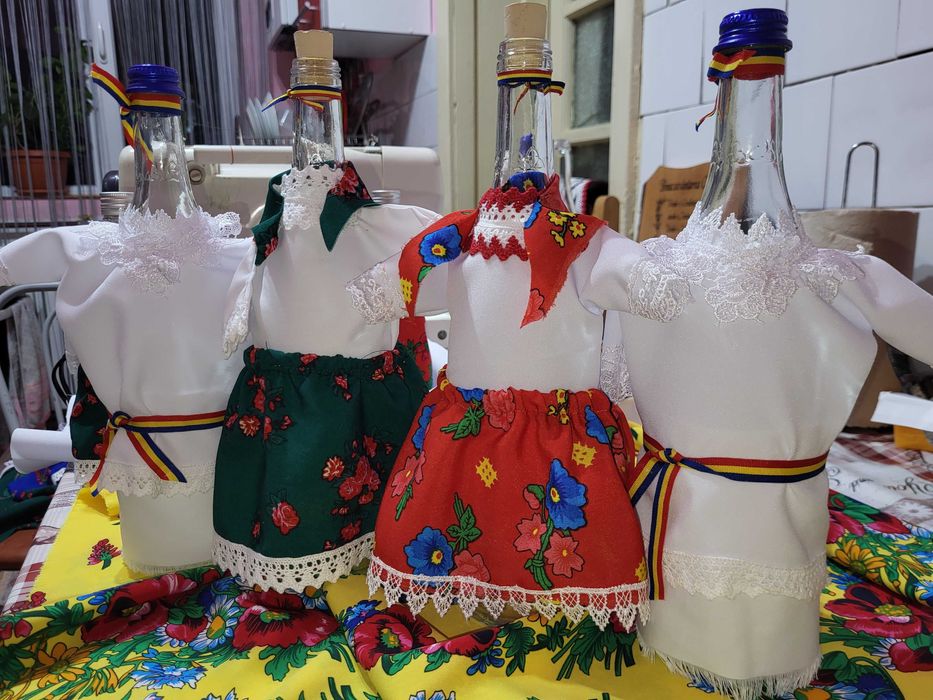 Vand sticle traditionale 30  lei buc