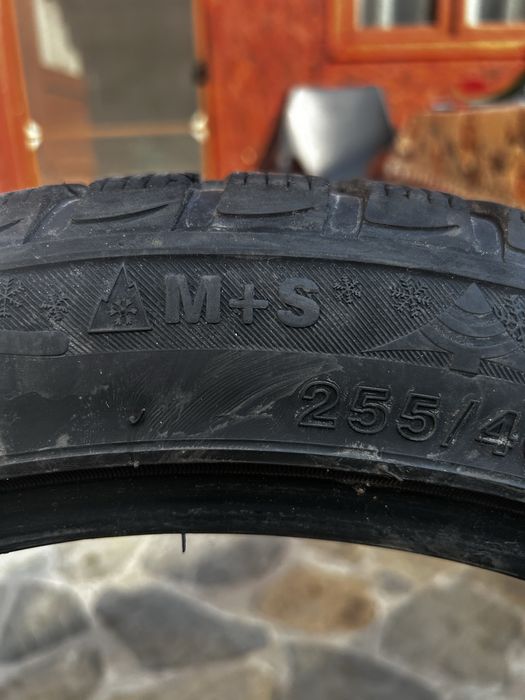 Vand 2 cauciuri M+S 255/40 R19