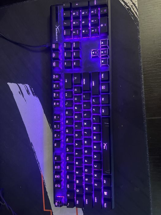 Tastatura mecanica hyperx alloy origins 100% cu switchuri rosii