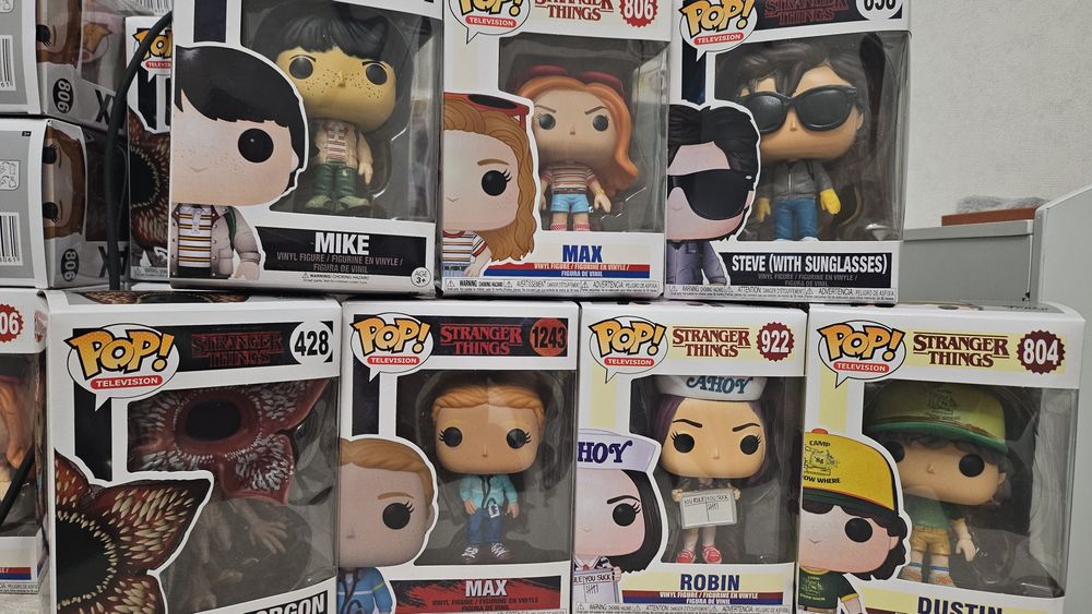 Фигурки очень странные дела