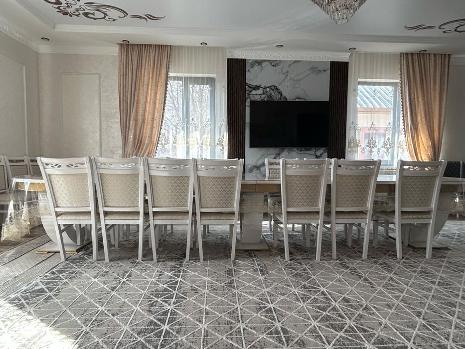 Стол со стульями