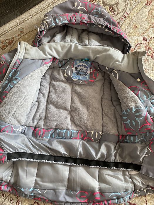 Продам зимнюю куртку на девочку