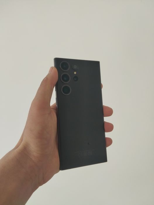 S 23 ultra vetnam  karobka dak 2 sm kartali 1 esim zaryadnikgacha bor