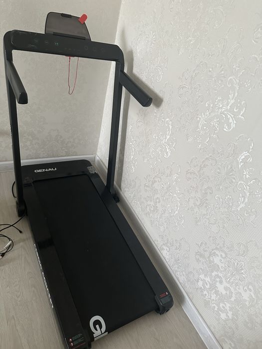 Продам беговую дорожку Genau