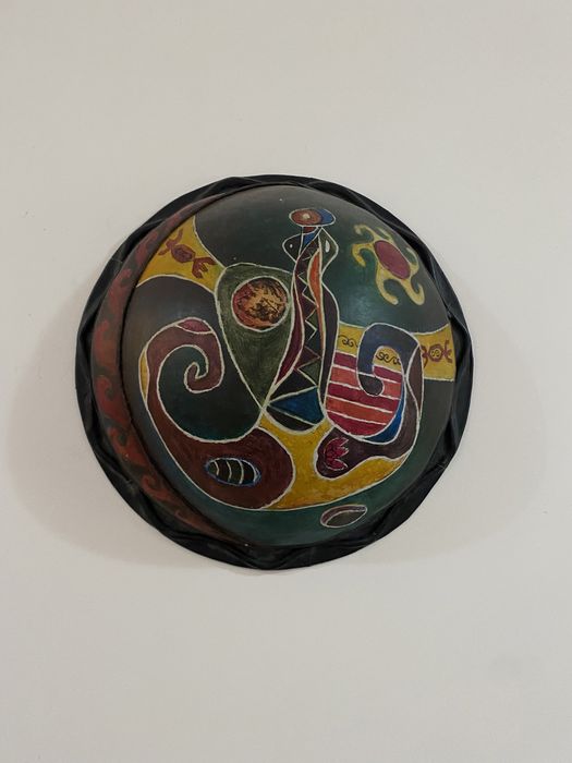 Сувениры, пано из кожи и дерева