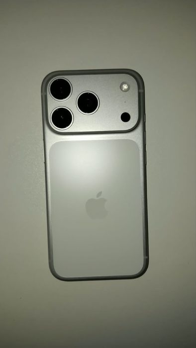 Iphone 17 pro с гарантией