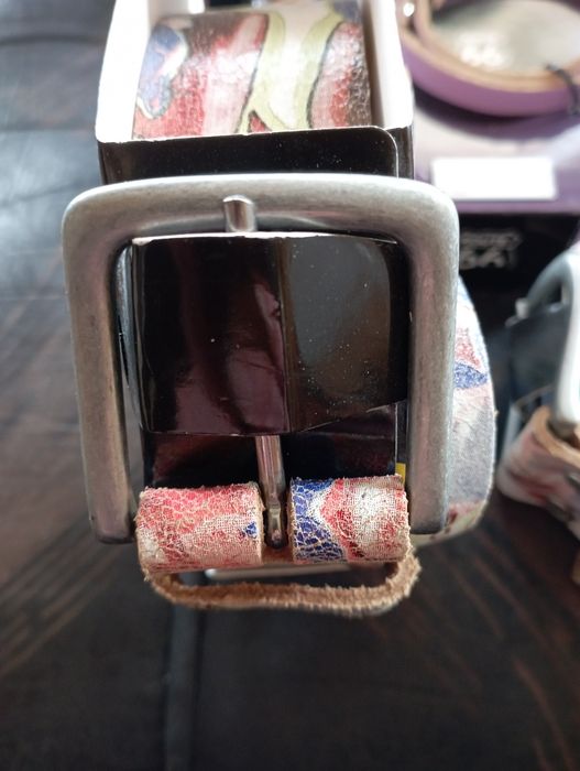 Дамски кожени колани