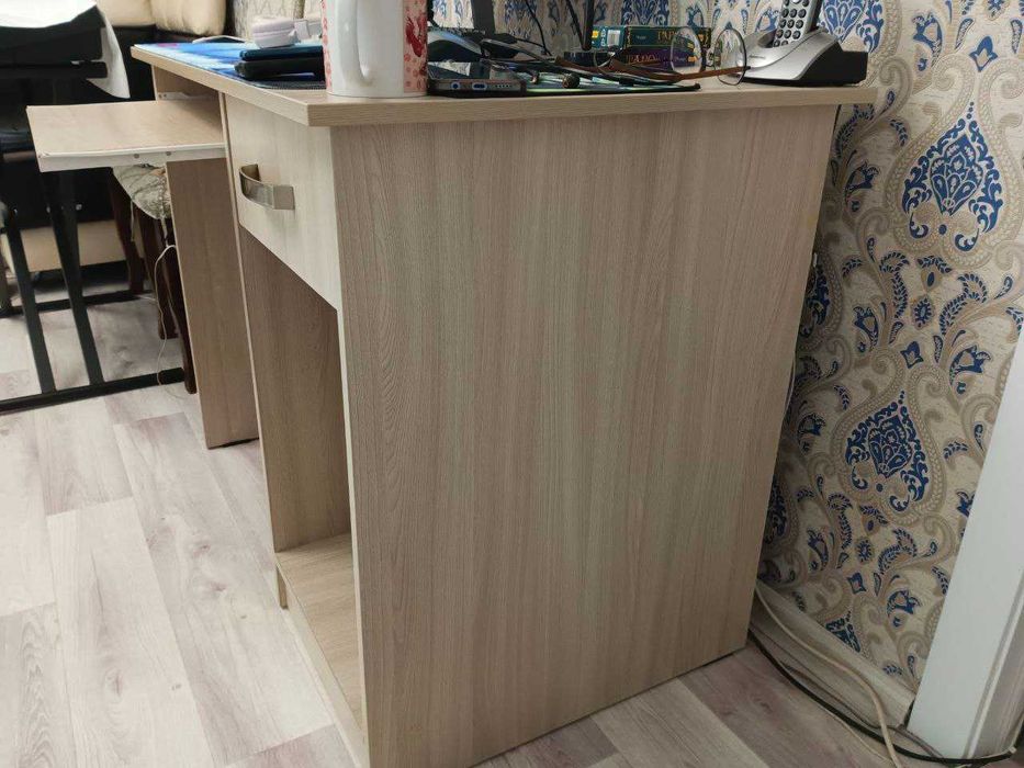 Продам компьютерный стол + в подарок стереосистема