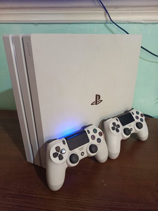 Ps4 pro 1TB 4k UHD oʻyinlari bilan +3 oy garantiya