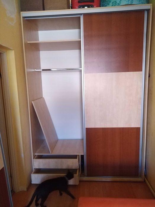 Dulap haine-dresing h-2,5m și l-1.8m