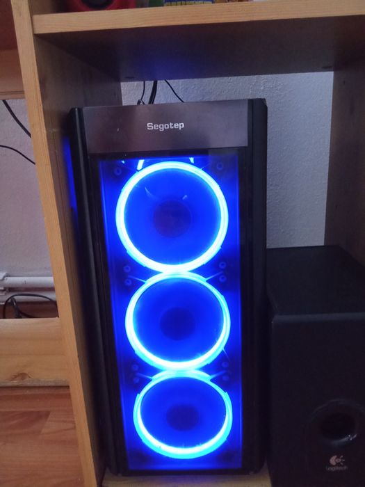 Vând pc foarte bun Placa integrala
