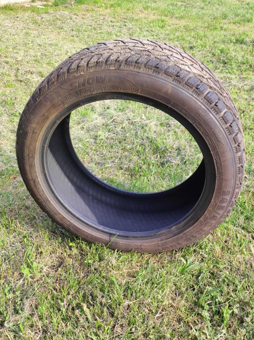 Гуми зимни  245/45/18