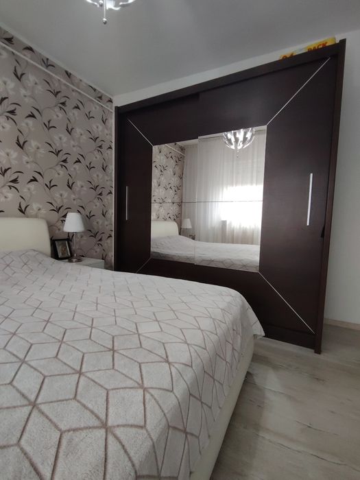 Dulap 2 m x 2m + 2 noptiere