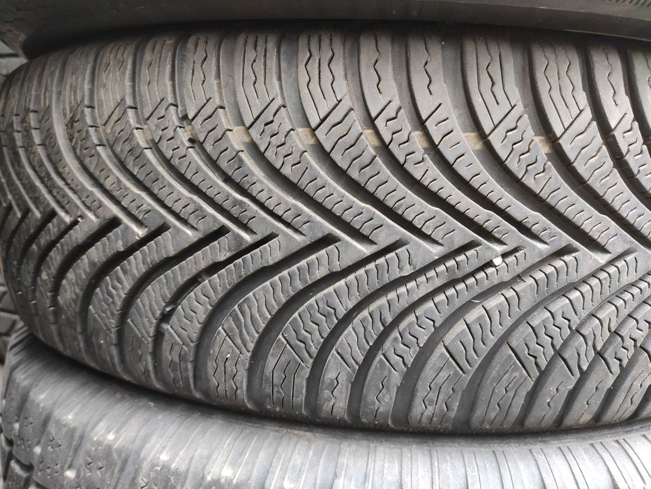 4бр Зимни гуми 215 65 17 - Michelin