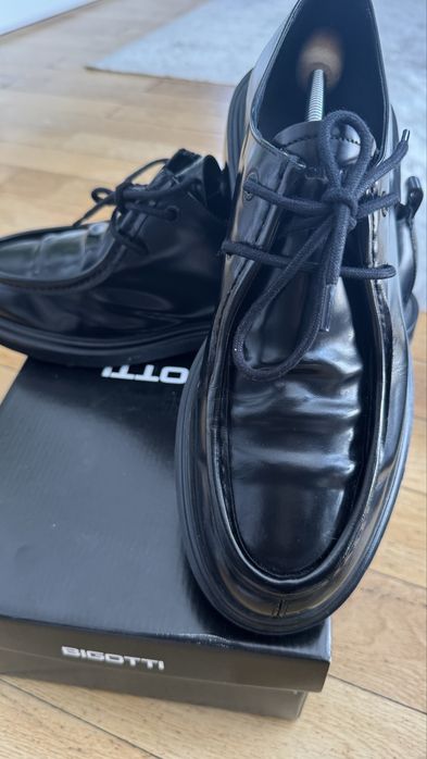 Pantofi piele lacuita Calvin Klein 44 impecabili