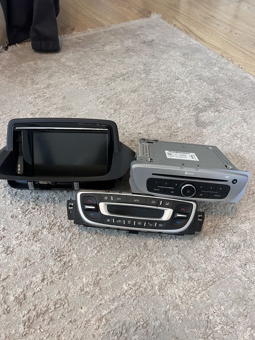Panou clima,navigatie,casetofon cd Renault megane 3  oglinda rabatabil