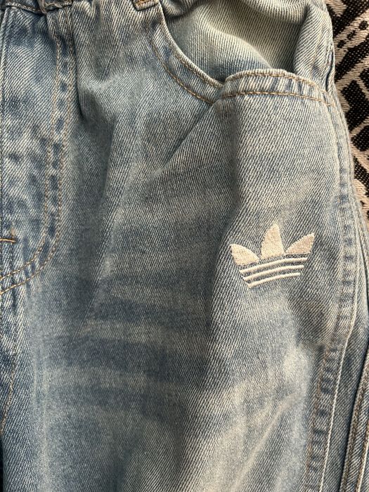 Продаю новый джинсовый костюм для девочки