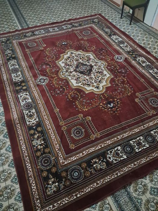 Sifatli, holati yaxshi bo'lgan gilam