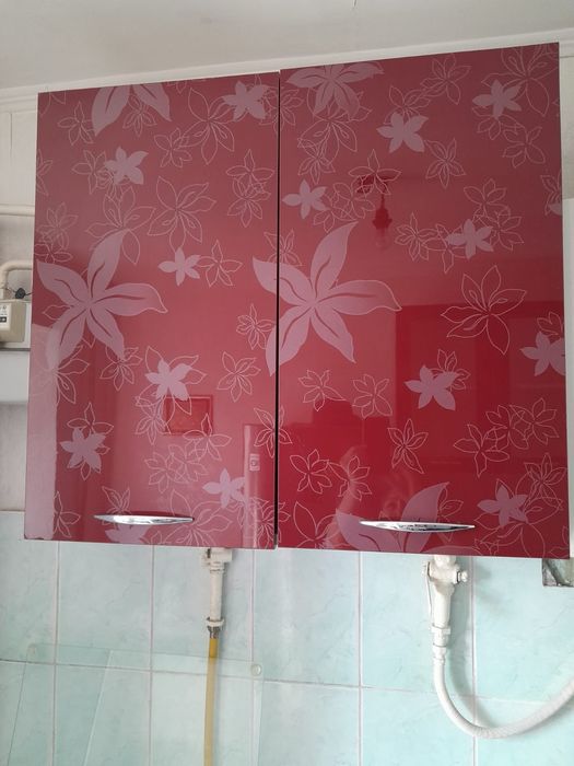 Продам кухонный  гарнитур из 6 предметов