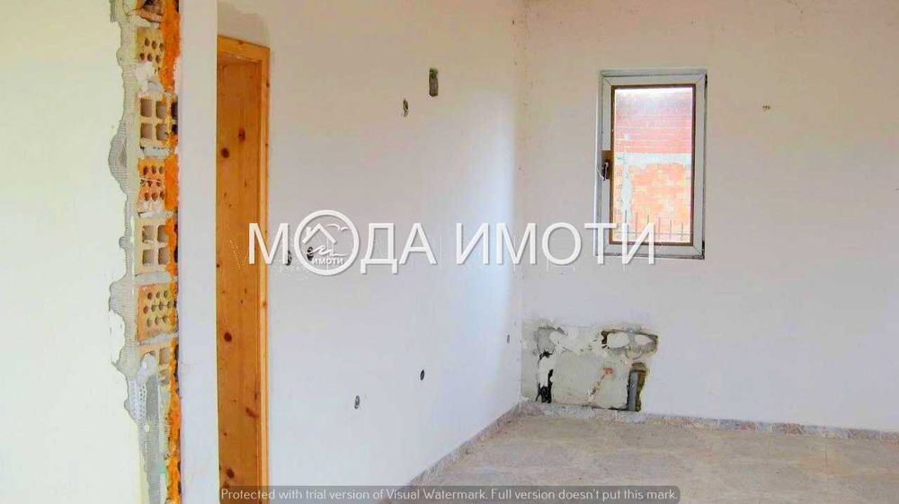 Инвестиционна възможност: Незавършен проект с 3 бунгала и  басейн.